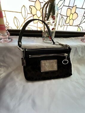 Coach Poppy Y2k wristler